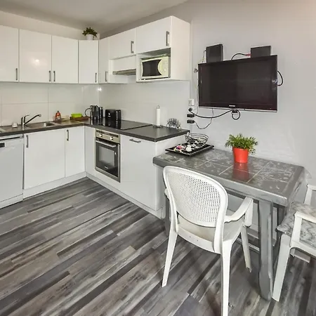 Nice Apartment In Saint-Cyr-Sur-Mer Apartamento