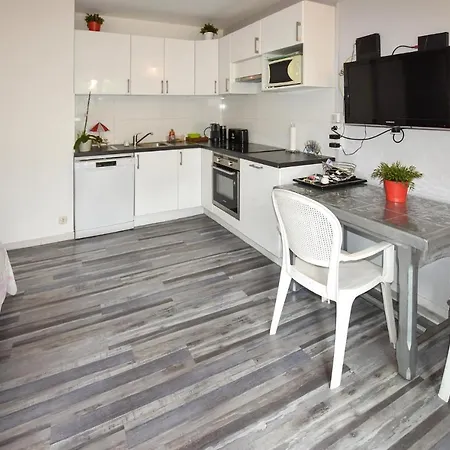 Nice Apartment In Saint-Cyr-Sur-Mer Apartamento
